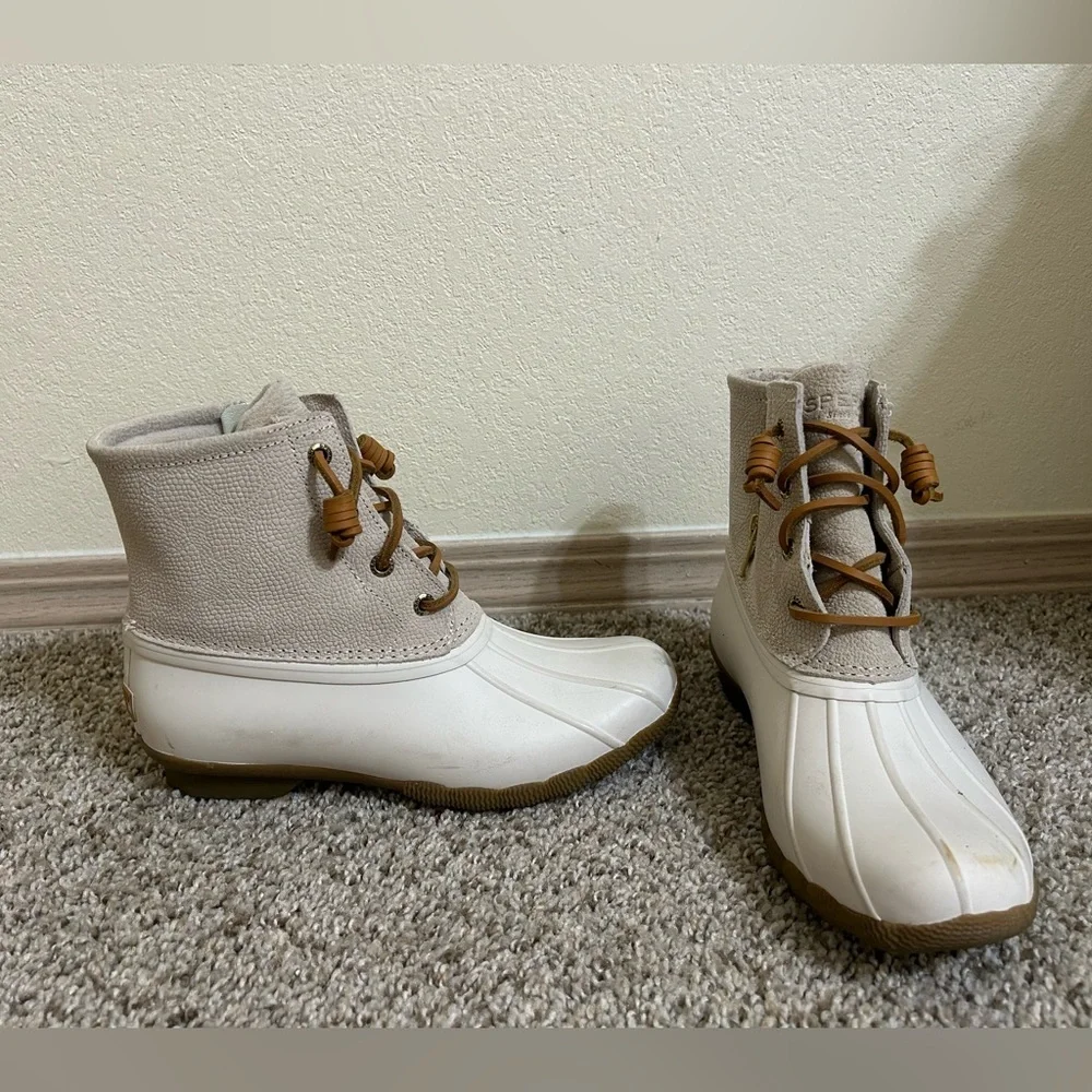 Sperry Women's Tan Off White Winter Boots Outdoor Rain Size 6 Pebbled Leather